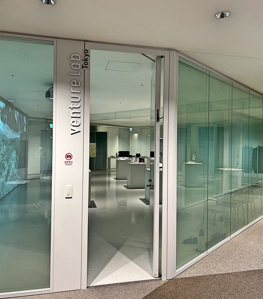 「日本特殊陶業って何の会社？」を丁寧に解説する看板娘が、抽象画の個展を開いていた - 10枚目の画像