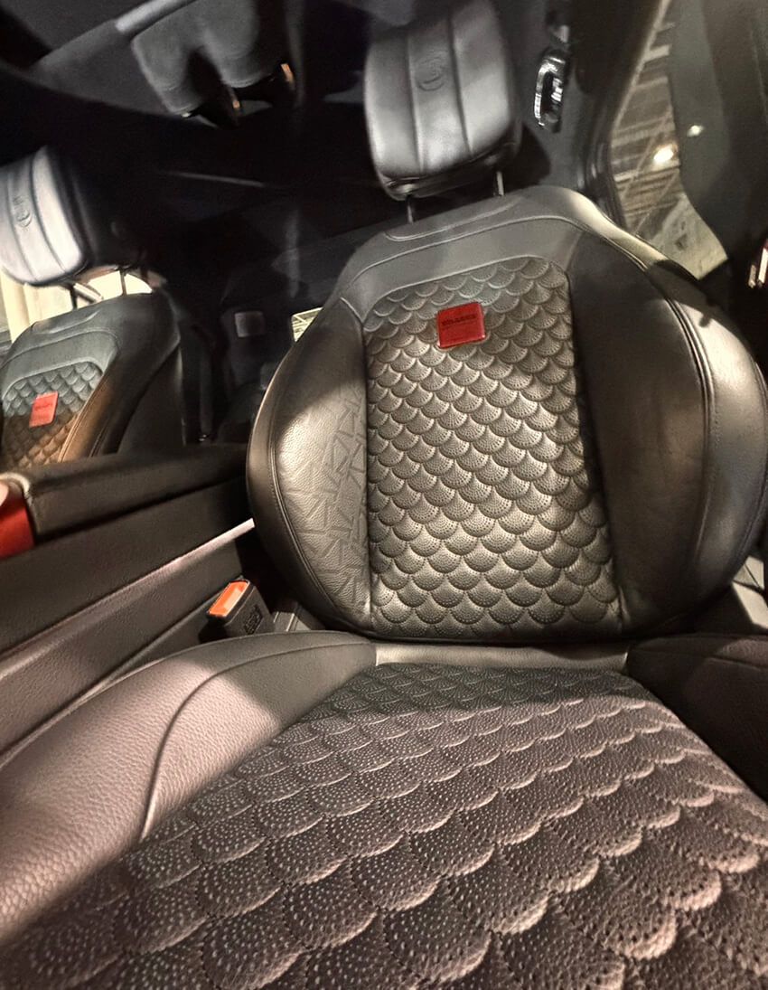 「4億円の車も“無駄”にカスタムする泥臭さ！」大阪オートメッセでプロが見つけた主張強めな珍稀車 - 13枚目の画像