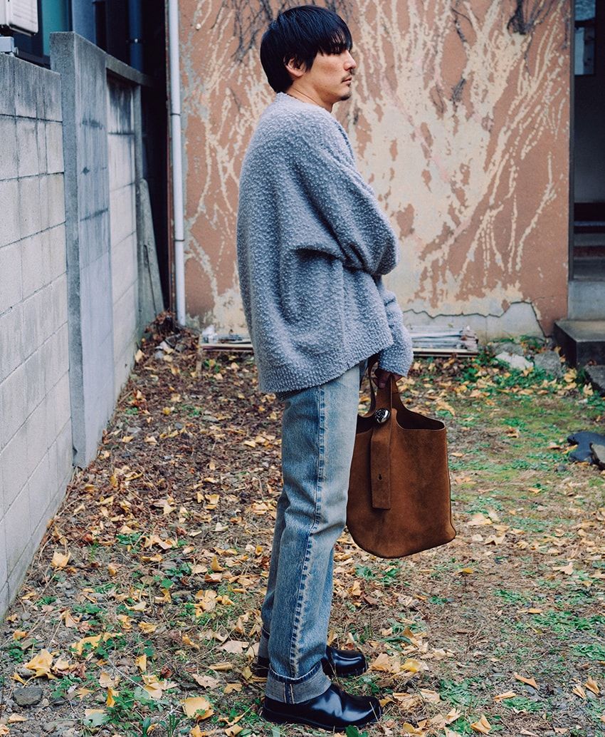 ロエベはヴィンテージ風、ジル サンダーはリジッド。日常を彩るプレシャスなデニムスタイル4例 - 2枚目の画像