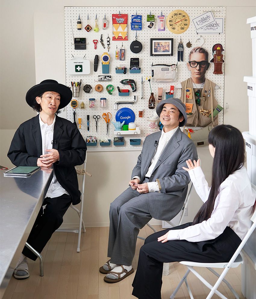 OCEANS統括編集長の原 亮太(左)と、『ファッションローガイドブック2023』の編纂にも参加した海老澤美幸弁護士(右)の2人が訪れたのは、「アンライクリー(Unlikely)」デザイナー/クリエイティブディレクター・中田慎介さん(中央)のアトリエ。