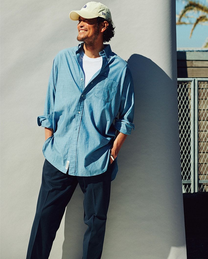 清潔感の“白”か、大人の“黒”か。ネイビーを楽しむカラーコーデ術 - 3枚目の画像