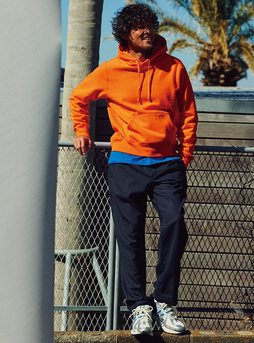 【カラーコーデ】ビビッドカラーはネイビーでまとまりを！巧みな実践スタイル5例で立証 - 1枚目の画像