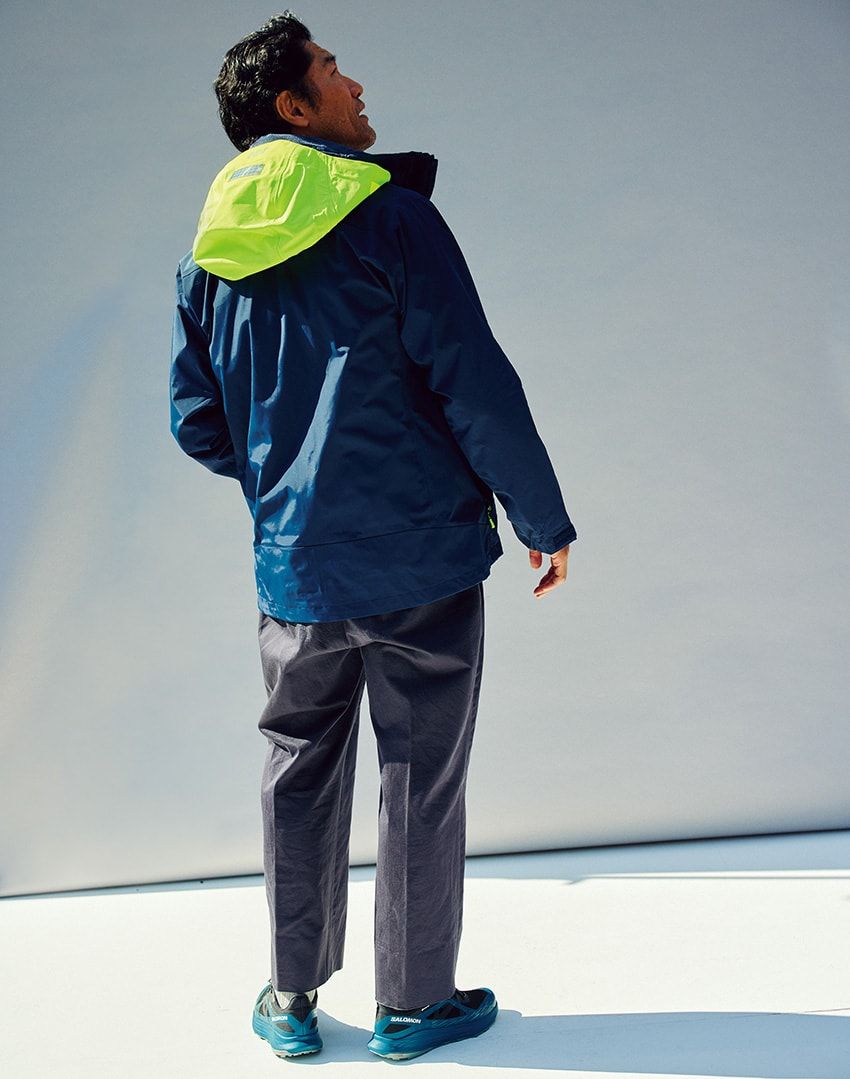 【カラーコーデ】ビビッドカラーはネイビーでまとまりを！巧みな実践スタイル5例で立証 - 3枚目の画像