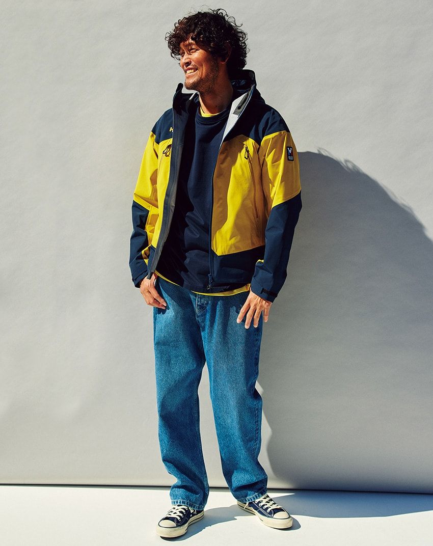 【カラーコーデ】ビビッドカラーはネイビーでまとまりを！巧みな実践スタイル5例で立証 - 4枚目の画像