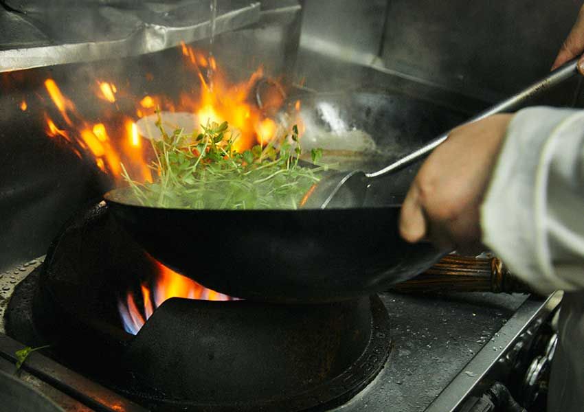 歌舞伎町を根城にして30年。「上海小吃」の看板店長が語る“刺激的”な街と味 - 17枚目の画像