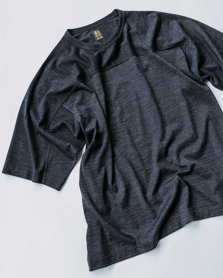 「シップス」のバトナー別注フットボールTシャツ。生産量わずか0.2%の貴重なウールを採用！ - 2枚目の画像