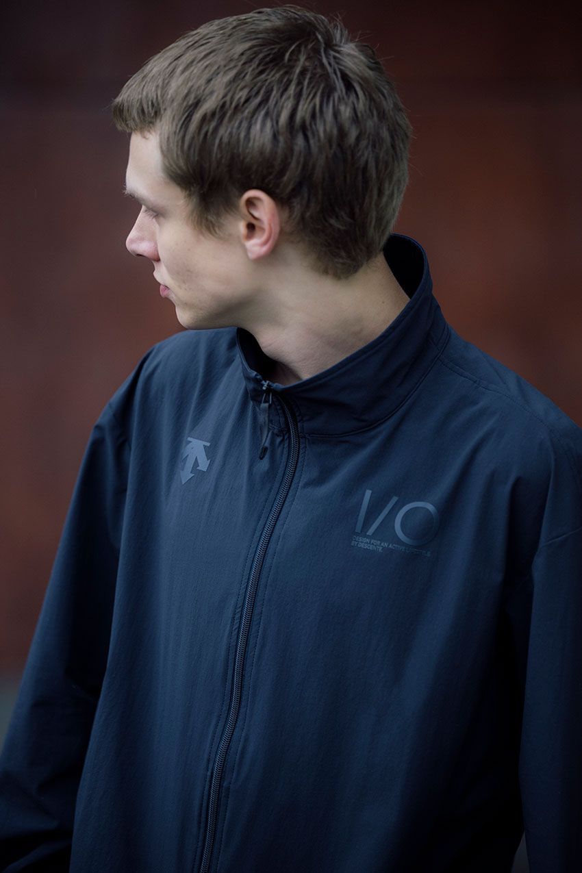 【撥水・伸縮・軽量etc.】日常を快適にする「デサント オルテライン アイオー」のトラックスーツ - 1枚目の画像