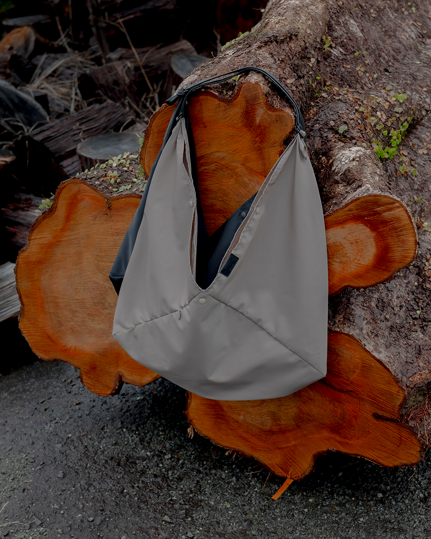 【ビームス別注】使い勝手のいいバッグ3型。日本古来の“あずま袋”やヘルメットバッグetc. - 3枚目の画像