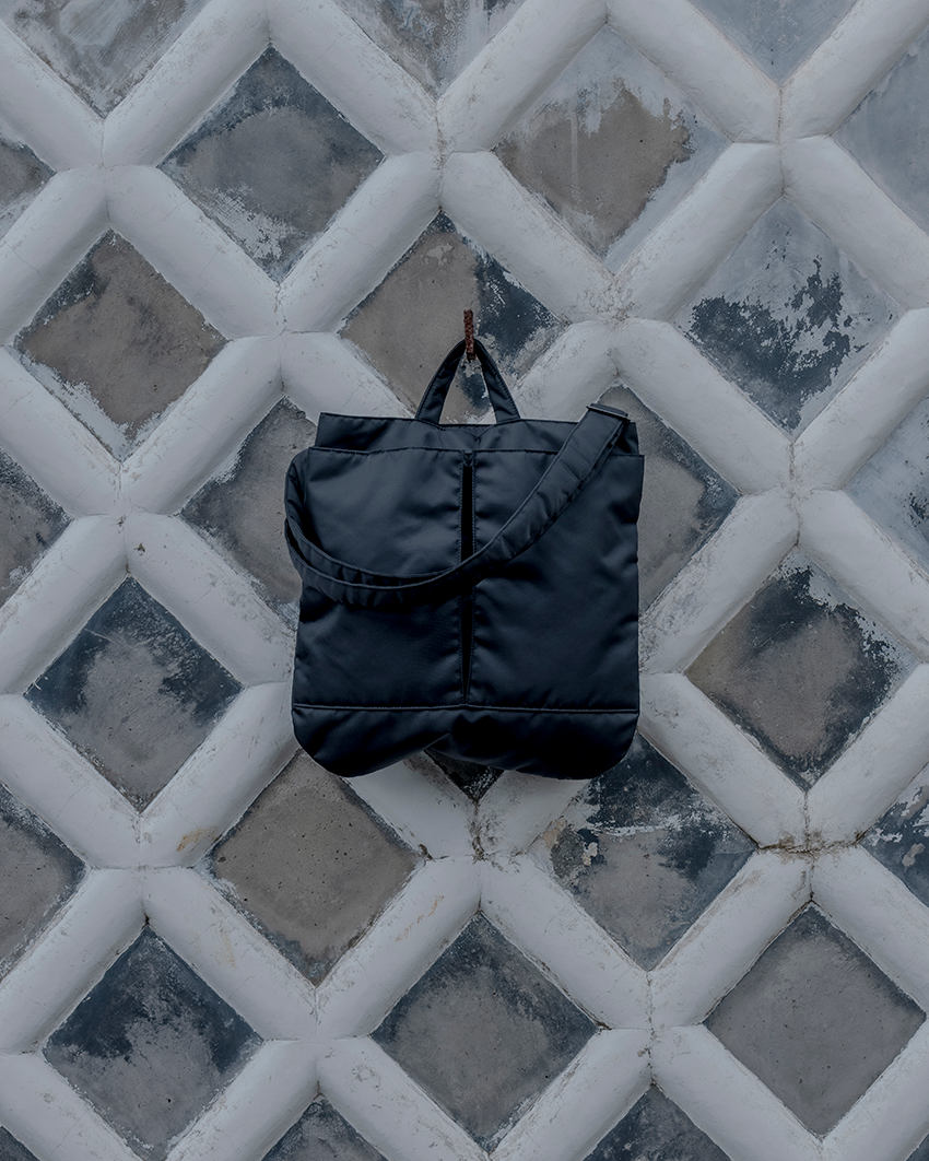 【ビームス別注】使い勝手のいいバッグ3型。日本古来の“あずま袋”やヘルメットバッグetc. - 5枚目の画像