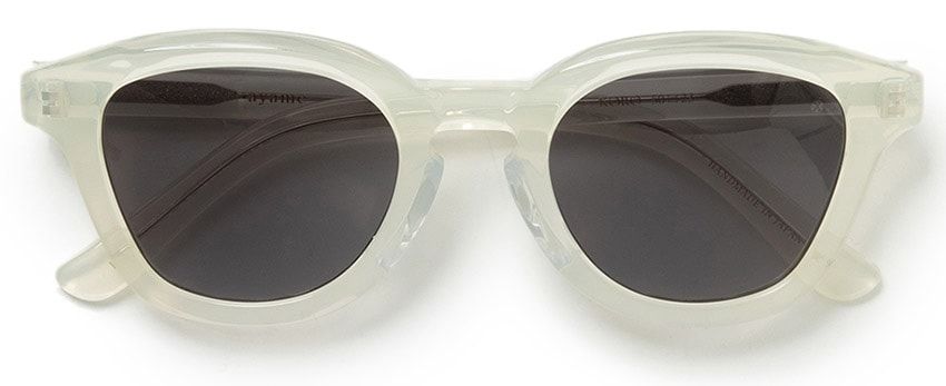 アヤメとレモンサワー。カバーコードが別注した粋なサングラスはフレームがスカッと清涼 - 14枚目の画像