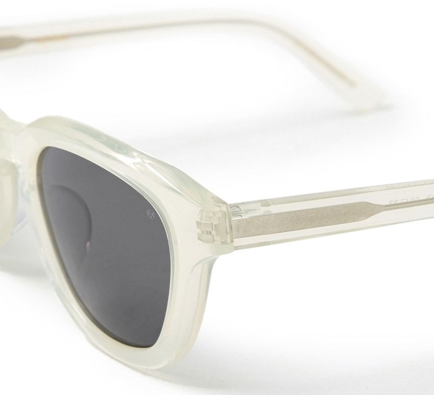 アヤメとレモンサワー。カバーコードが別注した粋なサングラスはフレームがスカッと清涼 - 20枚目の画像