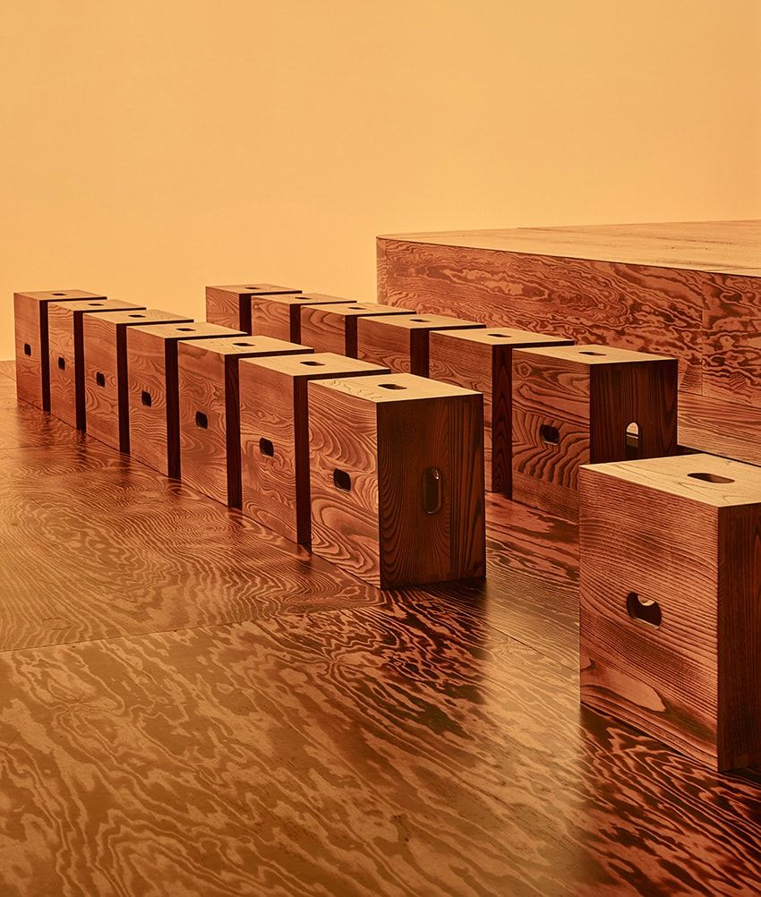 コルビュジエの名作スツール「カバノン」が山積みに！ボッテガ・ヴェネタ仕様になった傑作が販売中 - 17枚目の画像