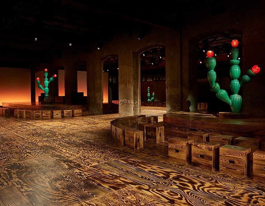 コルビュジエの名作スツール「カバノン」が山積みに！ボッテガ・ヴェネタ仕様になった傑作が販売中 - 18枚目の画像