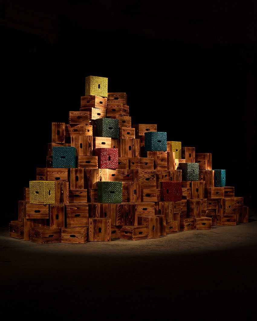 コルビュジエの名作スツール「カバノン」が山積みに！ボッテガ・ヴェネタ仕様になった傑作が販売中 - 10枚目の画像