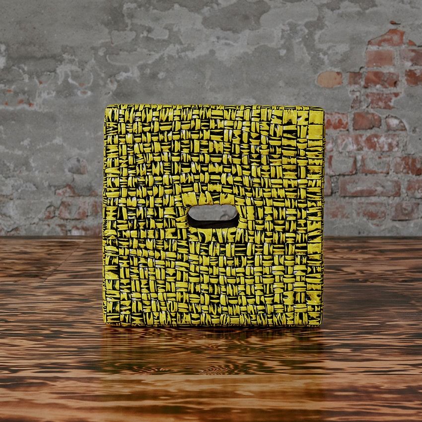 コルビュジエの名作スツール「カバノン」が山積みに！ボッテガ・ヴェネタ仕様になった傑作が販売中 - 20枚目の画像