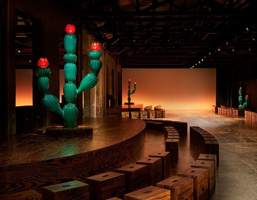 コルビュジエの名作スツール「カバノン」が山積みに！ボッテガ・ヴェネタ仕様になった傑作が販売中 - 21枚目の画像