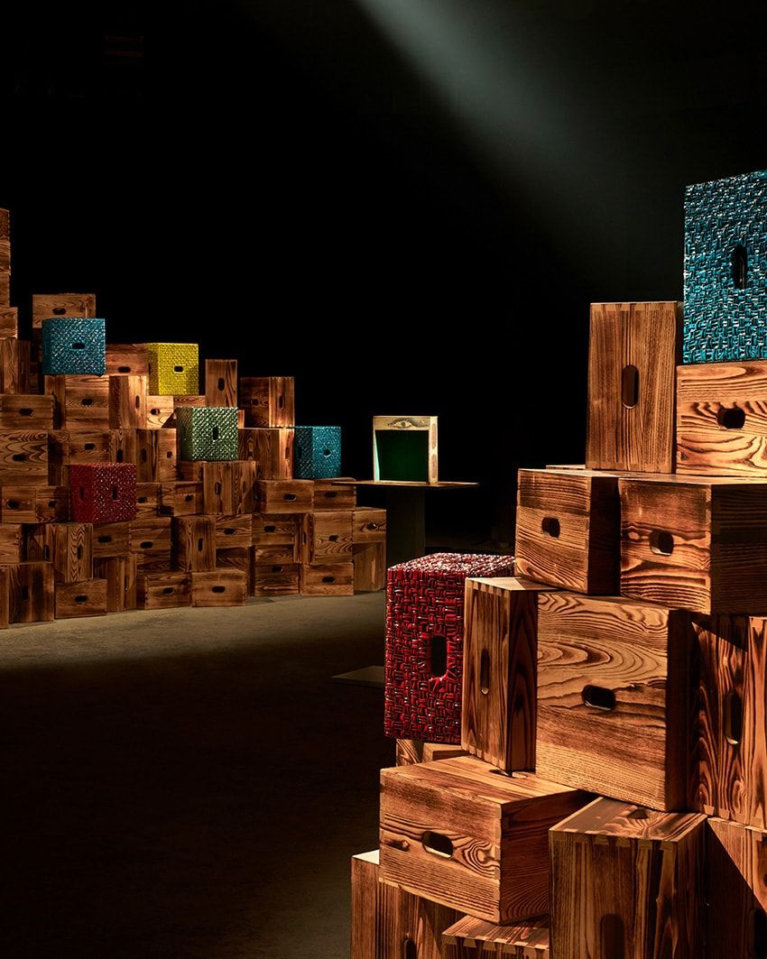 コルビュジエの名作スツール「カバノン」が山積みに！ボッテガ・ヴェネタ仕様になった傑作が販売中 - 6枚目の画像