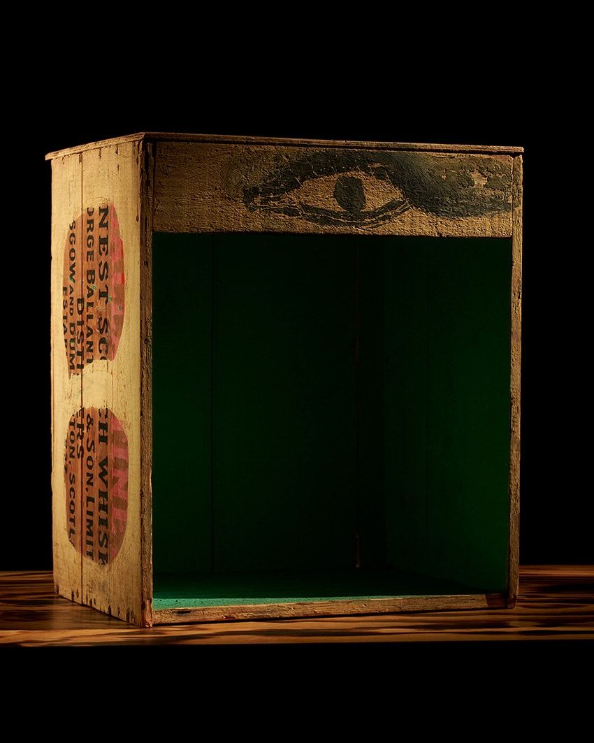 コルビュジエの名作スツール「カバノン」が山積みに！ボッテガ・ヴェネタ仕様になった傑作が販売中 - 13枚目の画像