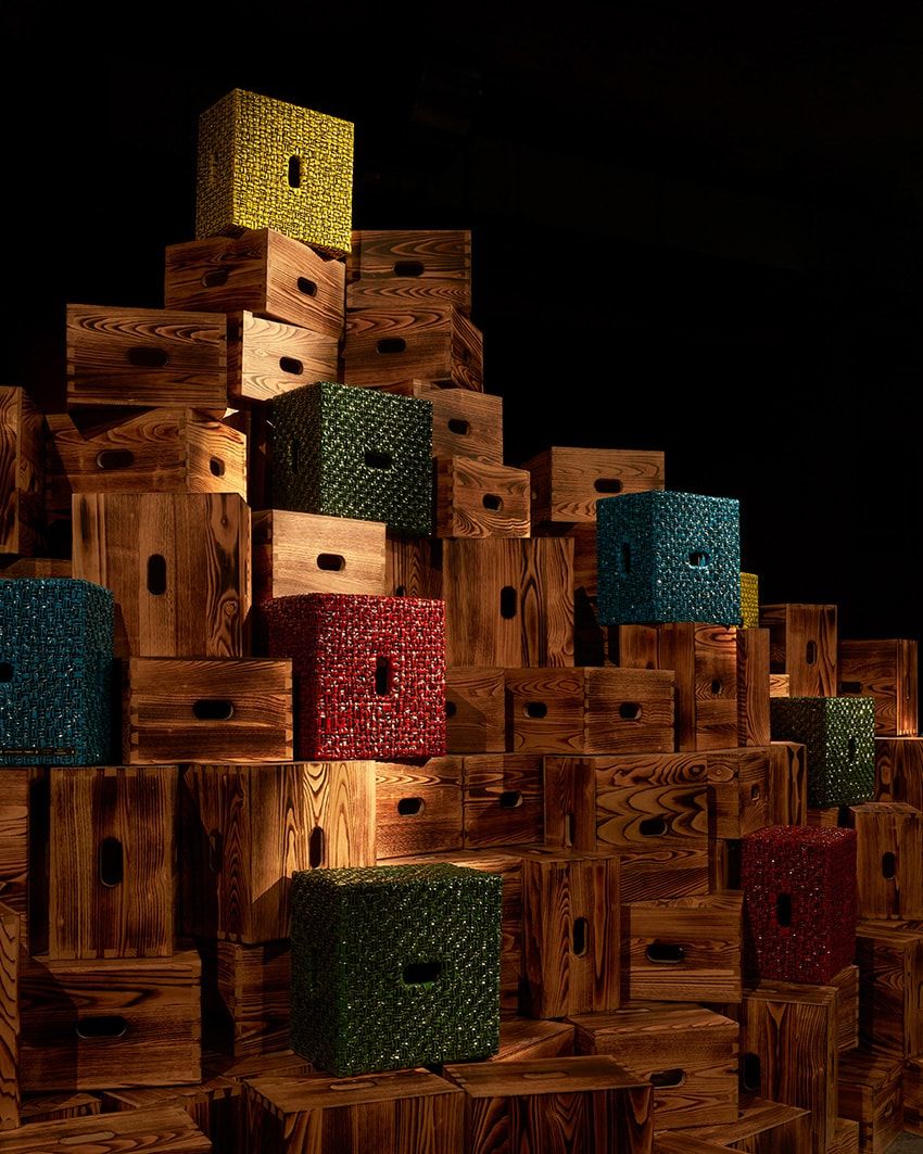 コルビュジエの名作スツール「カバノン」が山積みに！ボッテガ・ヴェネタ仕様になった傑作が販売中 - 23枚目の画像