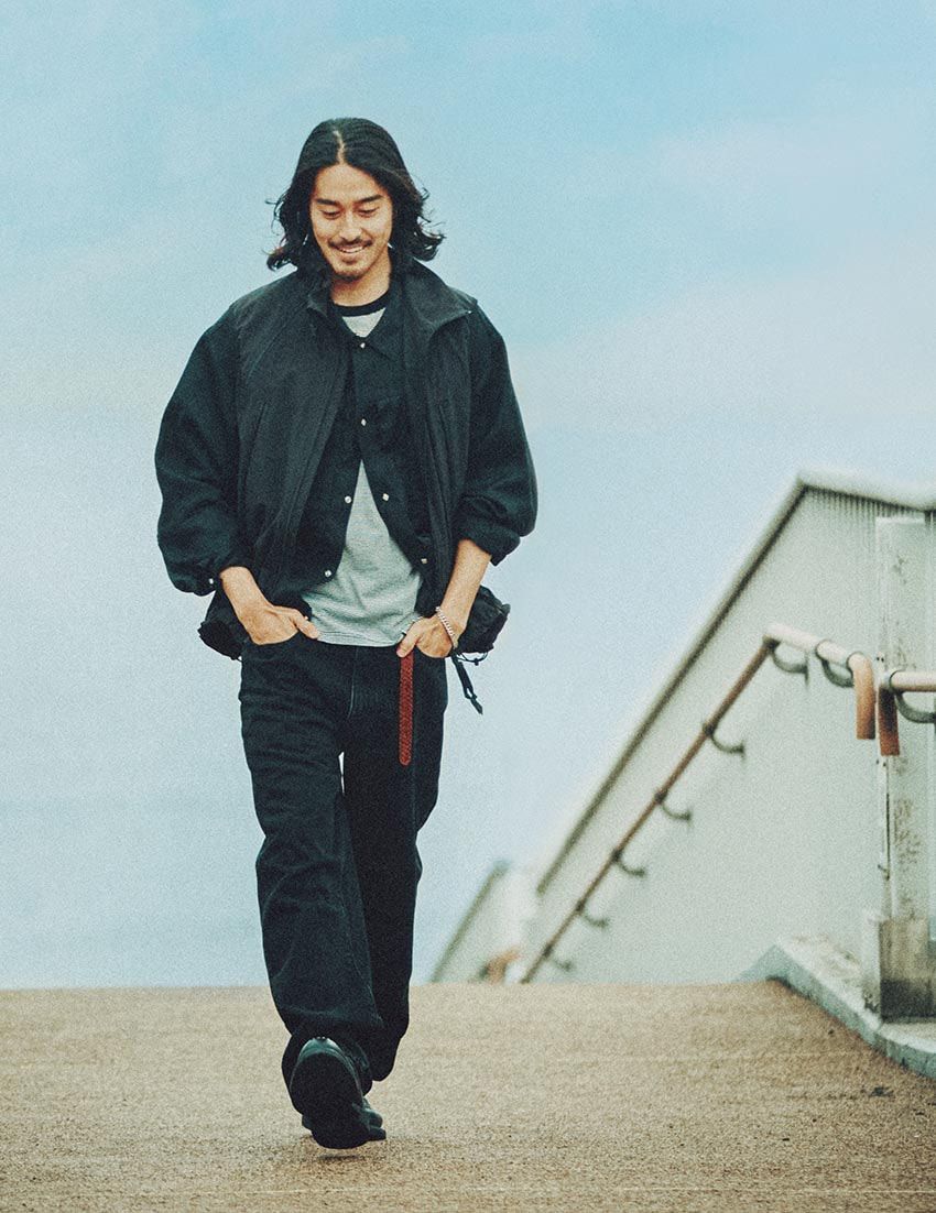 【モノトーンで着回し3スタイル】Tシャツ一枚では肌寒い時季の実用的なレイヤード術を披露 - 6枚目の画像