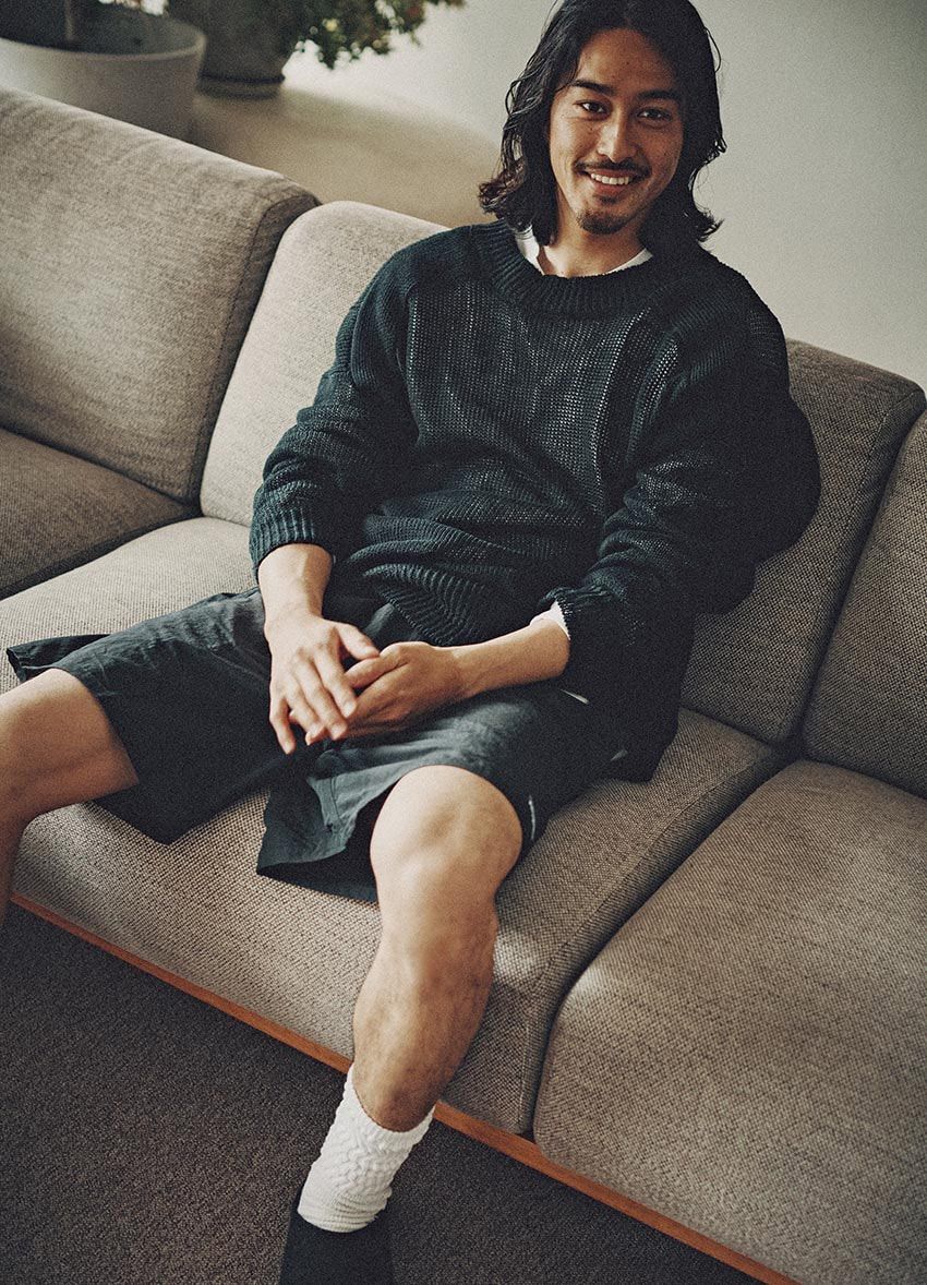 20度くらいの日のモノトーンコーデ。着回しのお助けは「ミレー」のシェルだった - 1枚目の画像