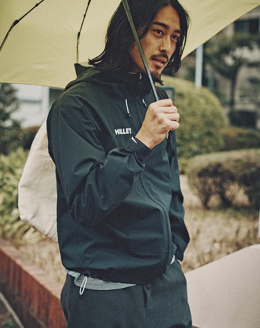 20度くらいの日のモノトーンコーデ。着回しのお助けは「ミレー」のシェルだった - 4枚目の画像