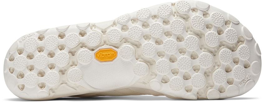 変わり種「ニューバランス」はMT10O。裸足のような履き心地がウリのイッセイ ミヤケ協業モデル - 32枚目の画像