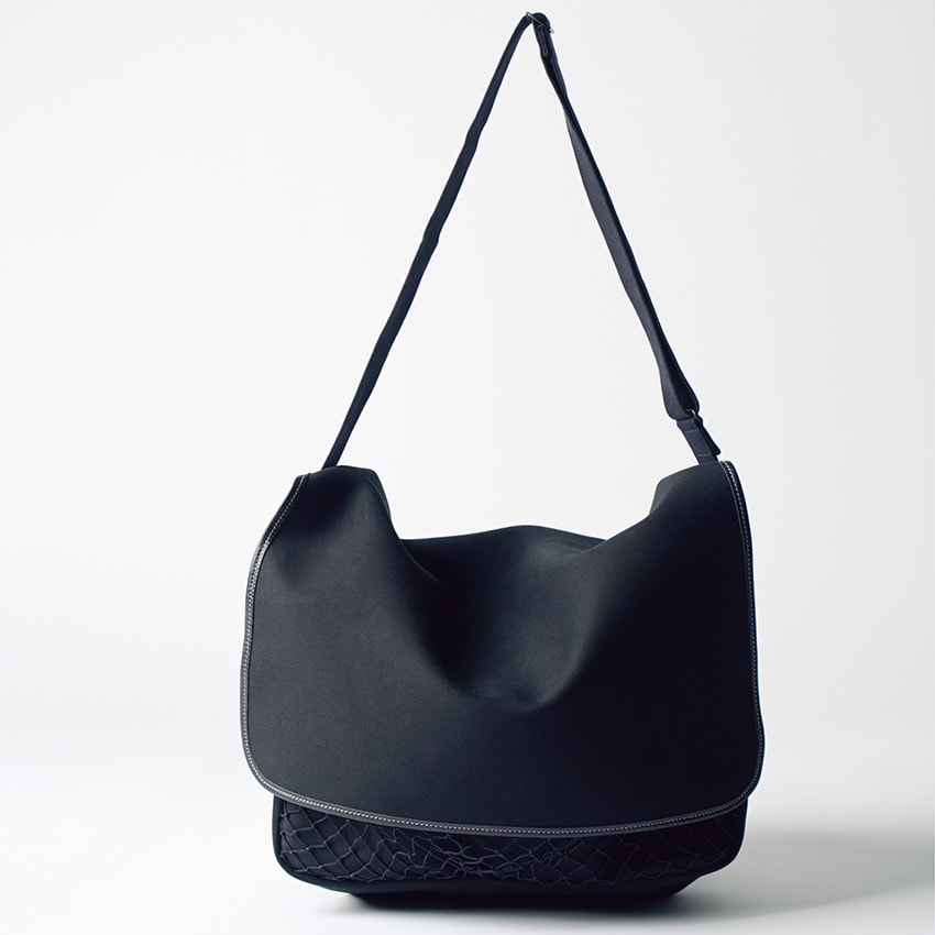 老舗「ブレディ」にノンネイティブが別注！クラシックなコラボバッグを