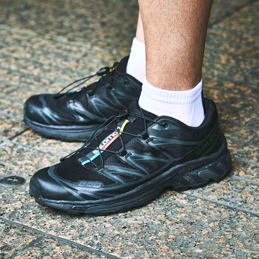 SALOMON ブラック スニーカー❣️24.5❣️BLACK❣️写真追加❣️ ストリートを「黒サロモン」が席巻中！ 20代、30代、40代の