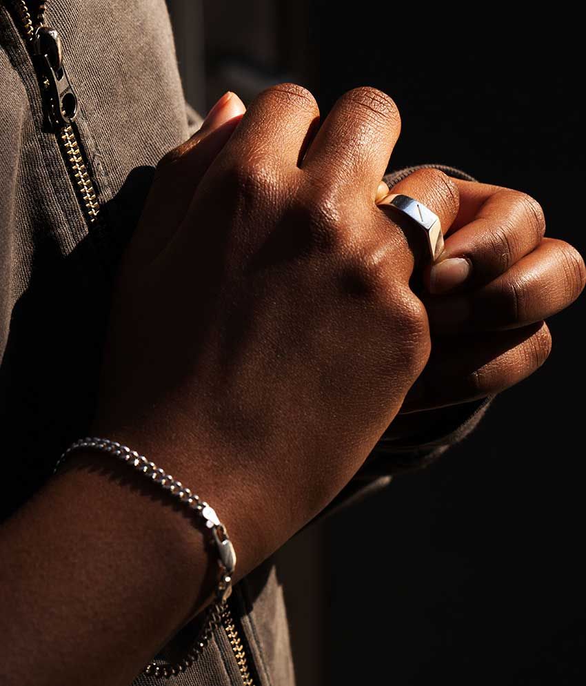 サタデーズが豪州発デザインスタジオとジュエリーを製作！アイコニックなスラッシュが刻印で - 5枚目の画像