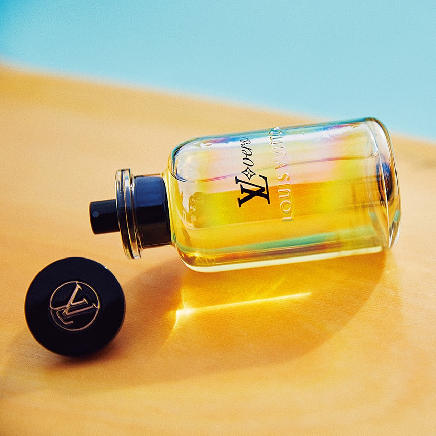 新生ルイ・ヴィトン メンズのフレグランス。7色に輝くボトルに刻まれた