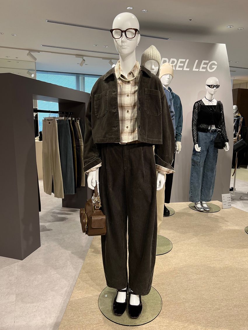 GUのワイドなのにすっきり見えるパンツ！新シルエット「バレルレッグボトムス」を解説！ - 4枚目の画像
