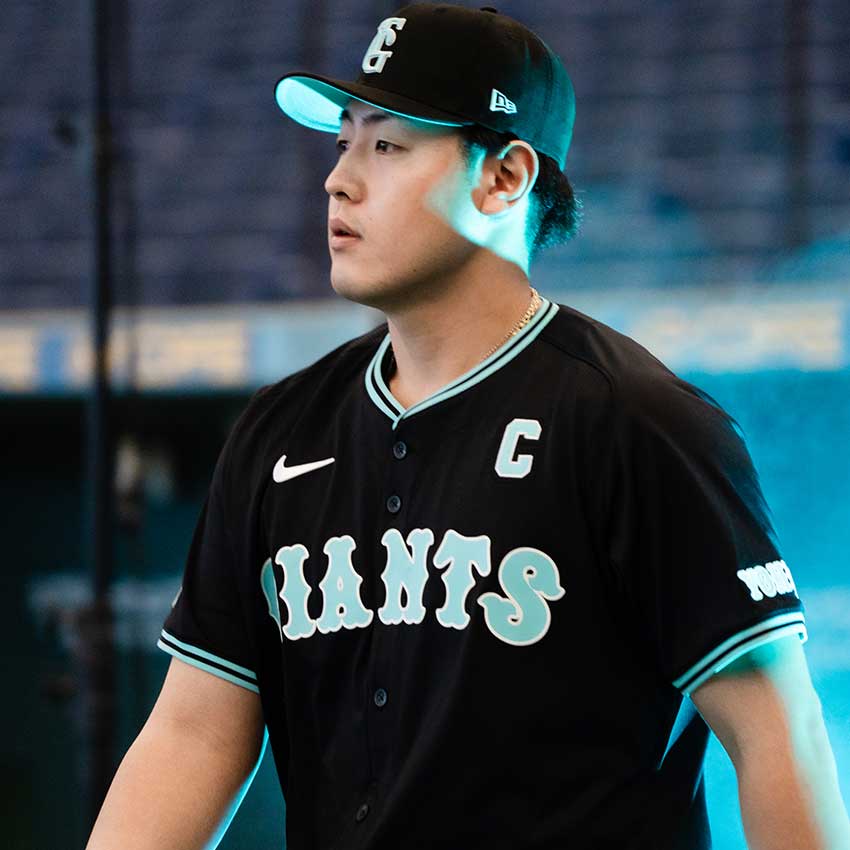 岡本和真　レプリカユニホーム　ビジターユニ　ティファニー　ナイキ　巨人 岡本和真選手に直撃！「読売ジャイアンツ」と「ティファニー」の