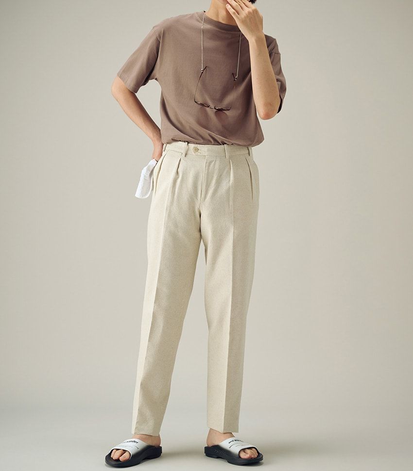 “休日スラックス”でTシャツ＆サンダルに上品さをプラス！選びのコツは「クラシックな専業ブランド」 - 3枚目の画像