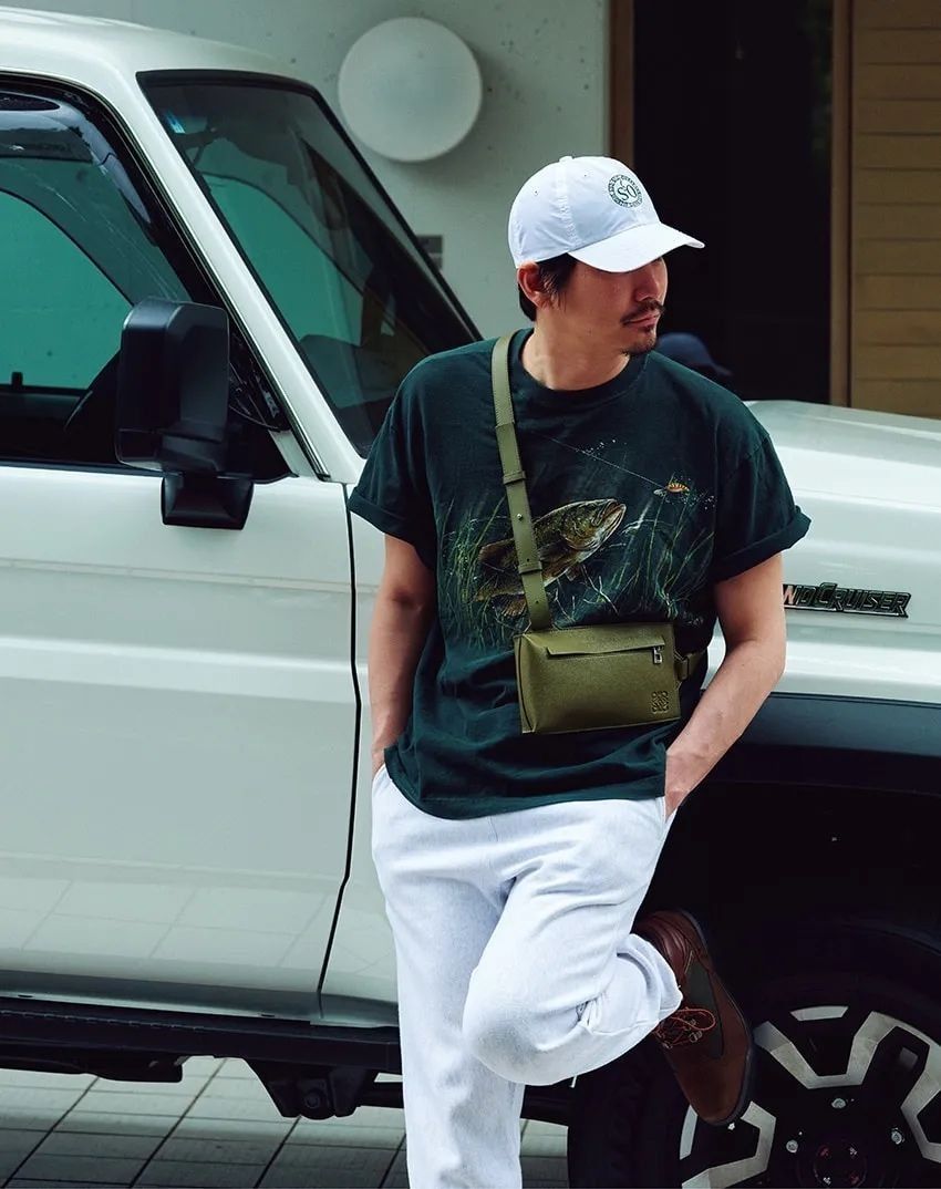 「Gショック」が似合う洒落た大人をスナップで。“無地T”コーデのアップデート術【今週の人気記事TOP5】 - 5枚目の画像