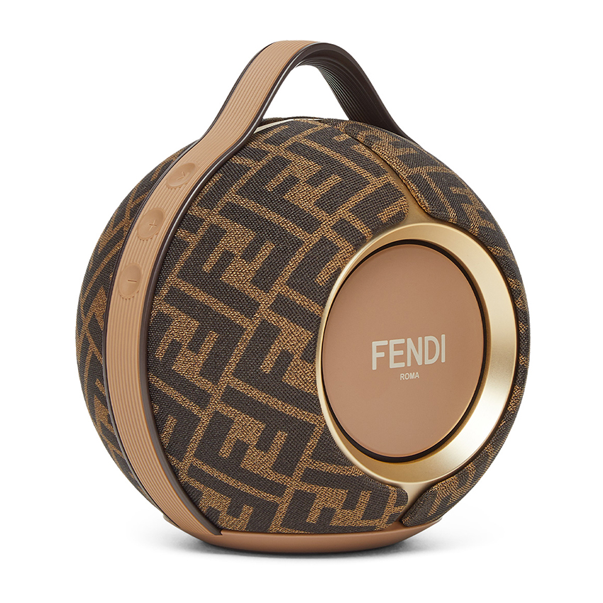 FENDI 新品未使用　ブラウンFFファブリック ポータブルスピーカー フェンディ × デビアレ マニア｣“FFロゴ”を纏ったケース付きの限定