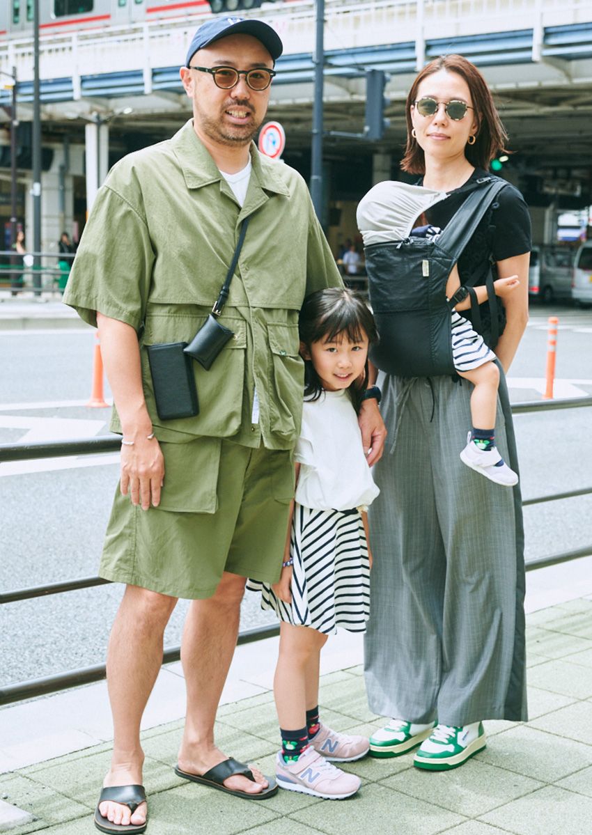 シャツ、パンツ=ともにチャーチャー Tシャツ=ナイジェルケーボン シューズ=サンダルマン 帽子=クーパーズタウン 眼鏡=ユウイチトヤマ バッグ=ミースロエ 腕時計=パネライ バングル、リング=ともにクロムハーツ