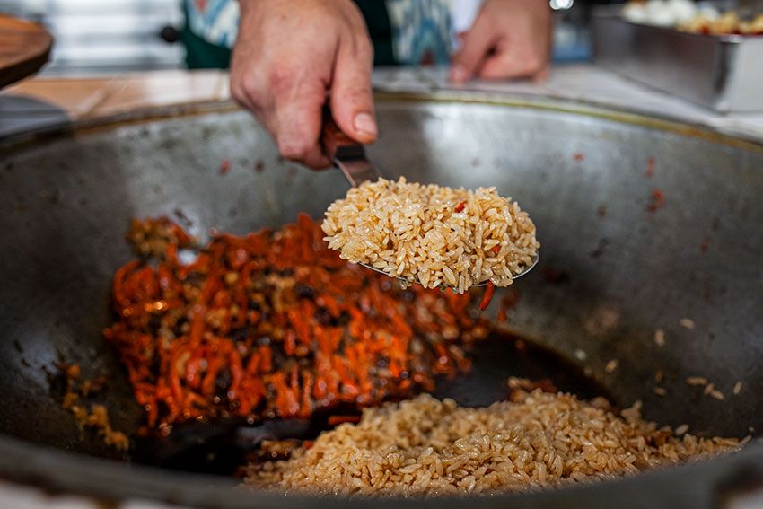 日本唯一の“プロフ釜”があるウズベキスタン料理店。イスラム教徒の店主が高田馬場に店を構えるまで - 4枚目の画像