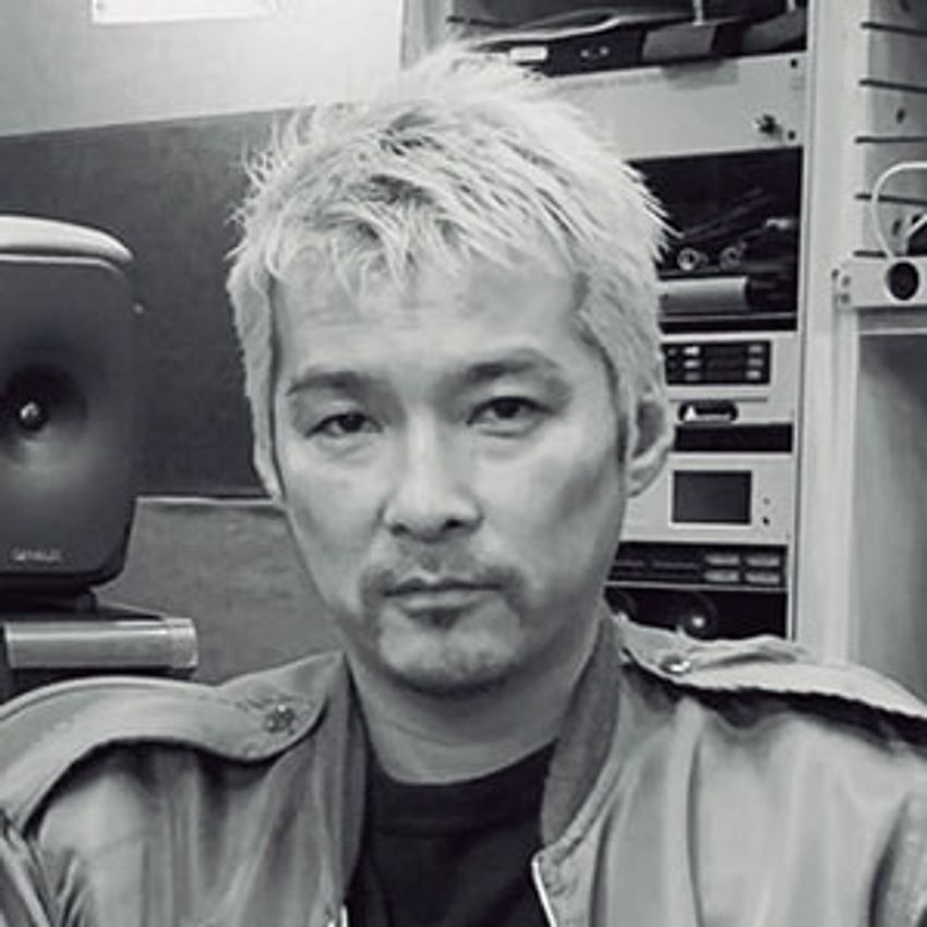 NOAH 中根吉浩さんのスーツの着こなし術「インナーは80〜90年代のバンドTでハズします」 - 6枚目の画像