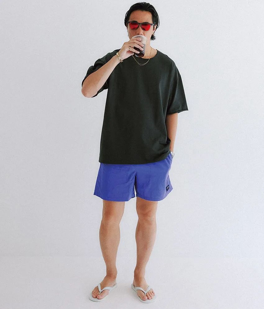 鈴木真悟さんの「定番10アイテムの着回し術」まとめ。無地T、ショーツ、ニットポロetc. - 4枚目の画像