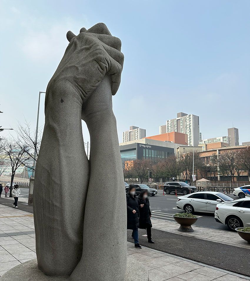 潜入取材で罵詈雑言、密告者は不審死……数百万円も騙し取られる「ロマンス詐欺」の恐怖 - 2枚目の画像