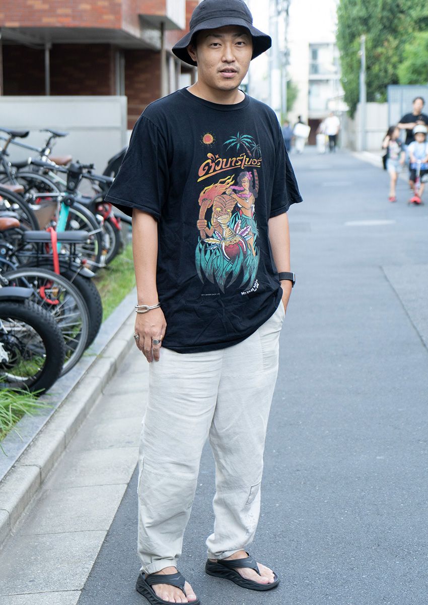 黒サンダルを愛用する7人のスナップ。モンベル、ホカ、スイコック……人気ブランドを紹介 - 9枚目の画像