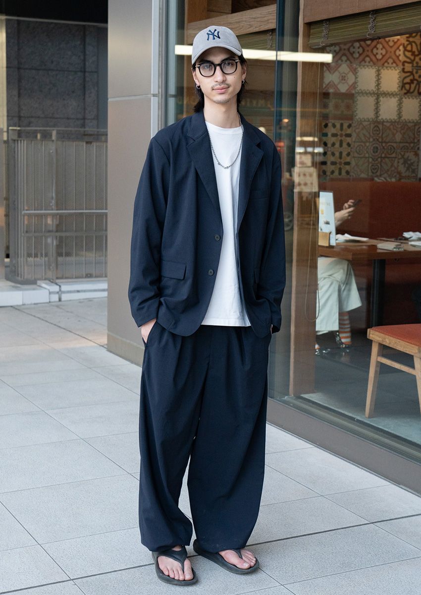 黒サンダルを愛用する7人のスナップ。モンベル、ホカ、スイコック……人気ブランドを紹介 - 11枚目の画像