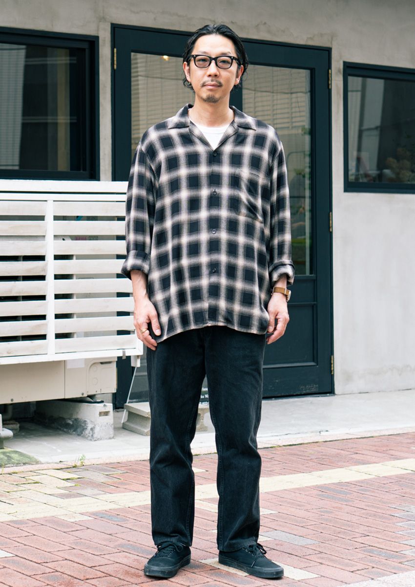 真夏のデニムスタイルを20代、30代、40代のスナップで。リーバイス、ディッキーズ、ラングラーetc. - 2枚目の画像