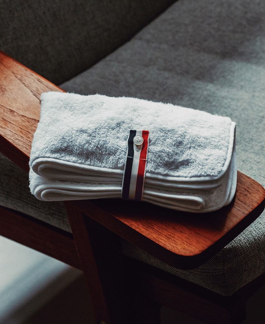 「トム・ブラウン」で発見した名品スポーツタオル！デザイナーのラン経験を活かしたデザイン - 2枚目の画像