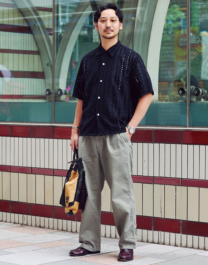 「通気性抜群のアイテム」をセンスよく着こなす11人の大人たち！夏の街角でキャッチ - 4枚目の画像