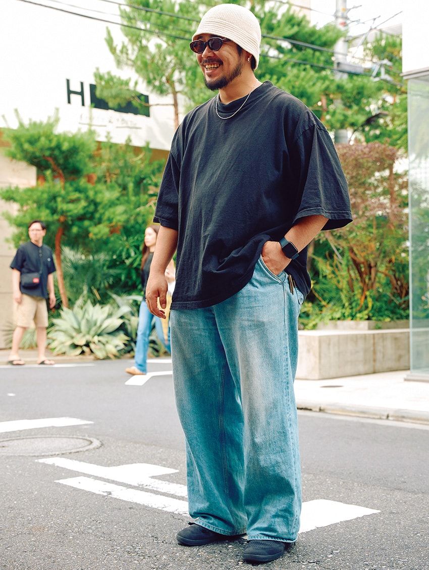 30、40代の“薄色デニム”スタイル8選！街角スナップから探る「サマーデニムの新潮流」 - 9枚目の画像