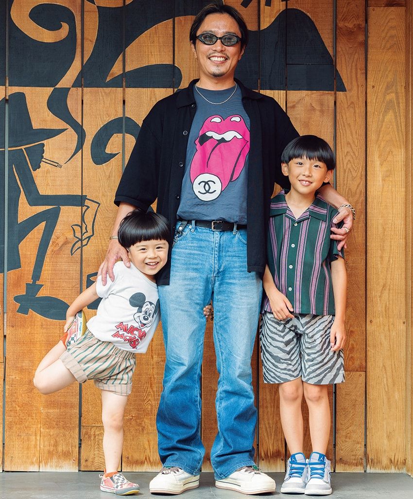 30、40代の“薄色デニム”スタイル8選！街角スナップから探る「サマーデニムの新潮流」 - 10枚目の画像