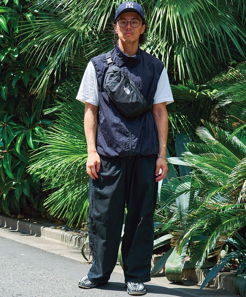 【30、40代】旬の「夏ベスト」事情を街で調査！5人のお手本コーデに見る着こなしのコツ - 7枚目の画像