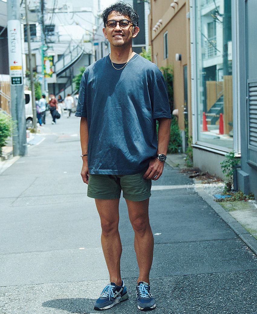 ゴールドネックレスは「細身」が正解！街角の5人が実践した“無造作”でニクい演出 - 5枚目の画像